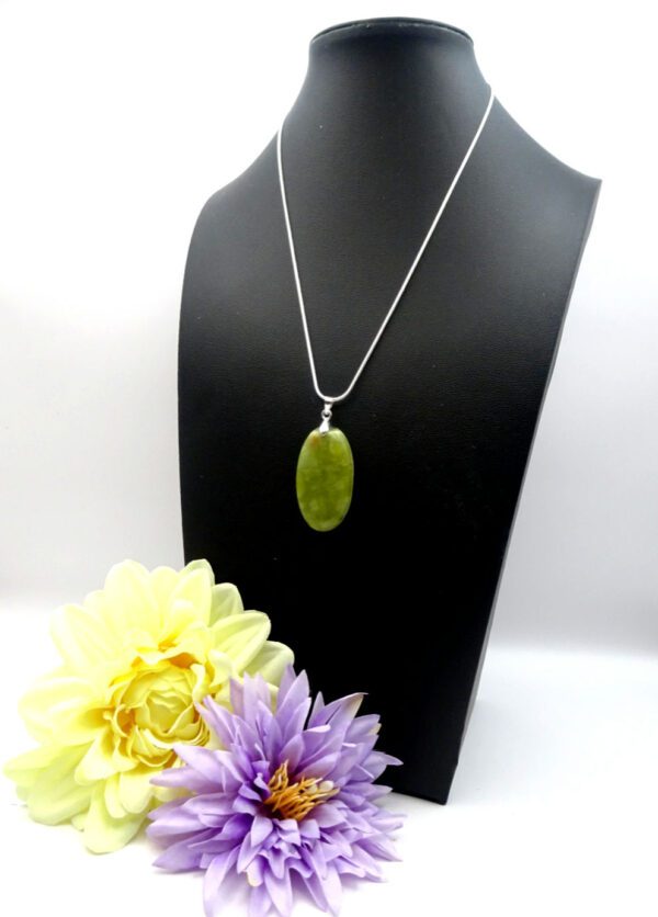 Stone Pendant necklace